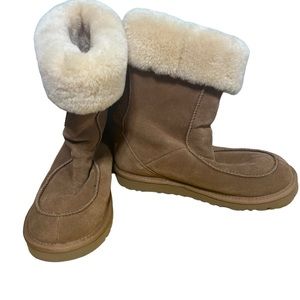 NWOT Women’s UGG Downtown Chestnut Sheepskin Lined Boots‎ Size 6